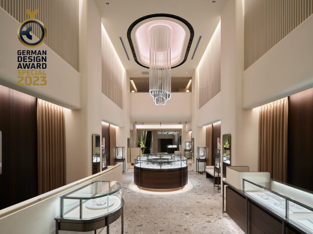 I-PRIMO's Ginza flagship store is distinguished by its elegant space, reminiscent of a church.