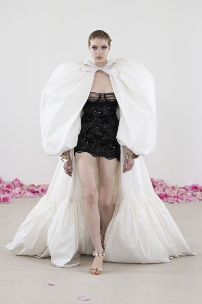 All the highlights from Paris Haute Couture Fashion Week Fall/Winter 2023-24 Collection 32 Giambattista Valli HC25 look018 683x1024 1